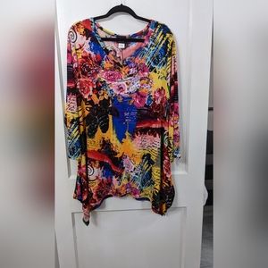 Multi Color/Print Tunic w/ Sharkbite Hem and V Neck 3X Jostar